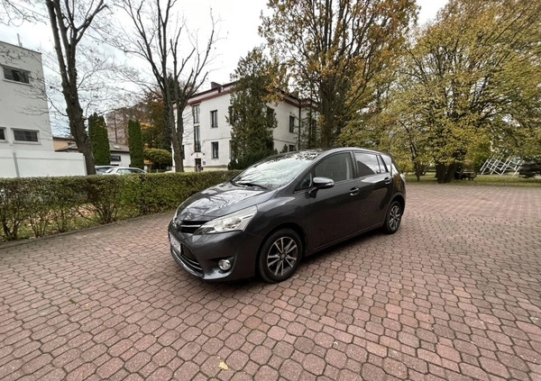 Toyota Verso cena 50500 przebieg: 141000, rok produkcji 2013 z Warszawa małe 301